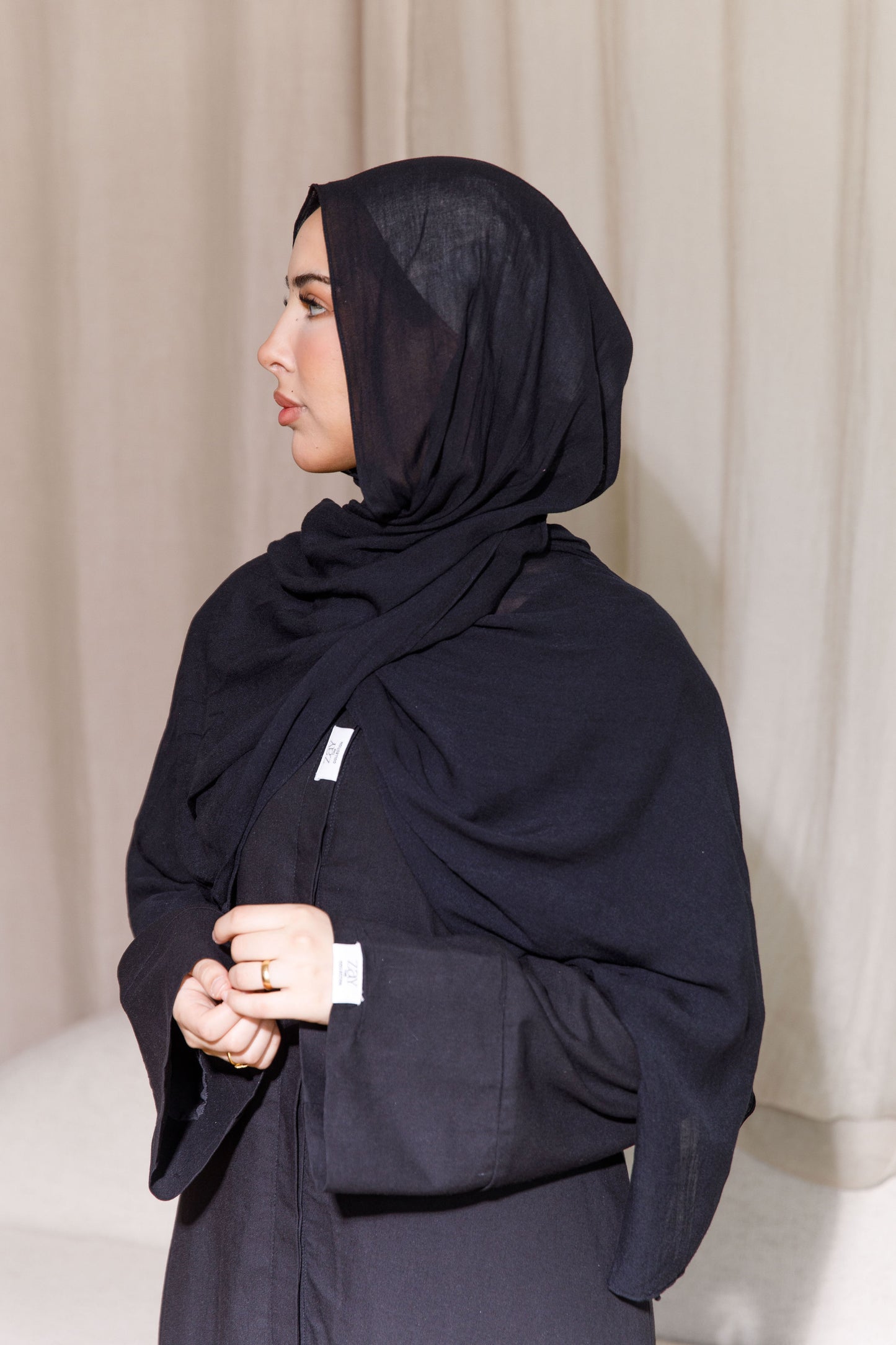 Modal Hijab – Black Lotus | زهرة اللوتس السوداء